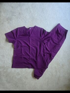 Mandala Scrub Set in Plum — L Top, L Petite Pant